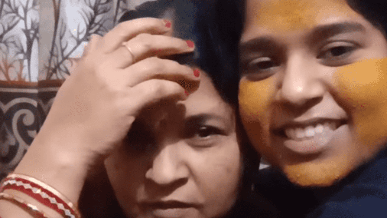 बेटी ने साझा किया कि कैसे मां ने कॉलेज फीस के लिए कंगन गिरवी रखे