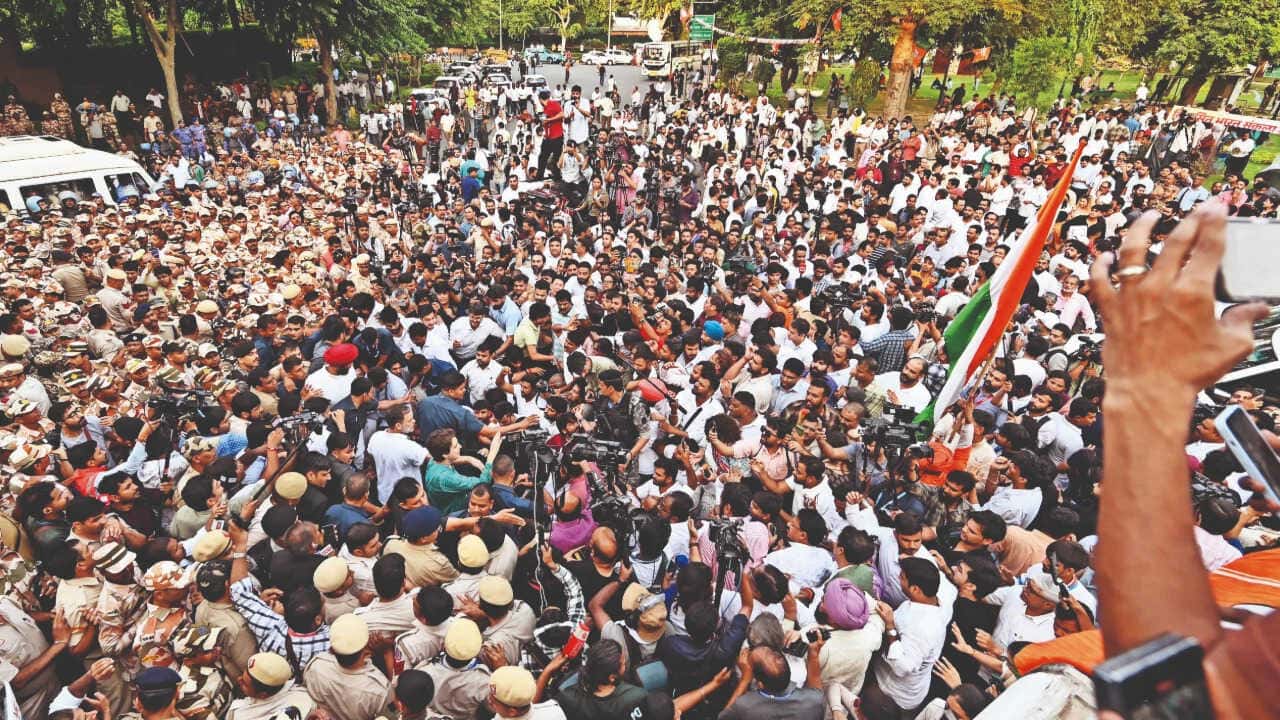 विपक्ष का सीईसी ज्ञानेश कुमार के खिलाफ प्रदर्शन; राहुल गांधी ने इस्तीफे की मांग की