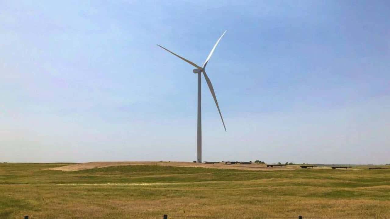 Nebraska Farmer Earns Income by Leasing Land for Wind Turbine