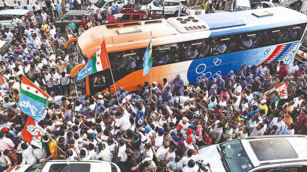 42 सेवानिवृत्त न्यायाधीशों ने चुनाव आयोग का बचाव किया, विपक्षी आलोचना के बीच