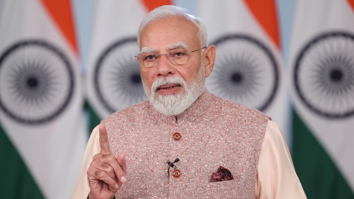 पीएम मोदी का जनसंवाद, वडोदरा में 6,000 युवा पेशेवर जुटे
