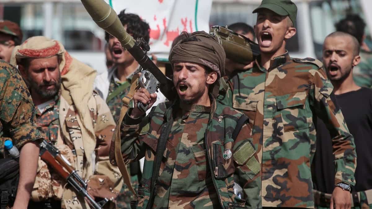 Why Houthi Rebels Chew Khat Leaves During Attacks?