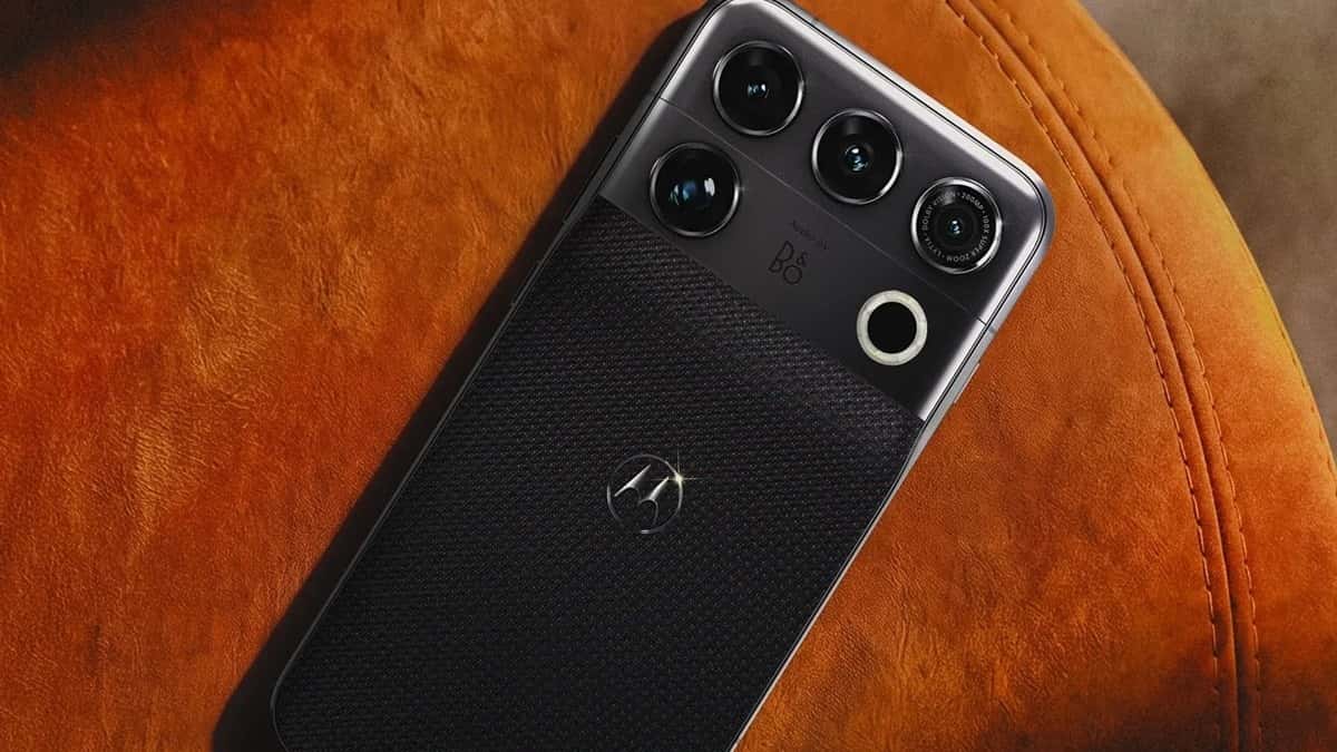 Motorola Launches Signature 27 Smartphone at India Mobile Congress 2026