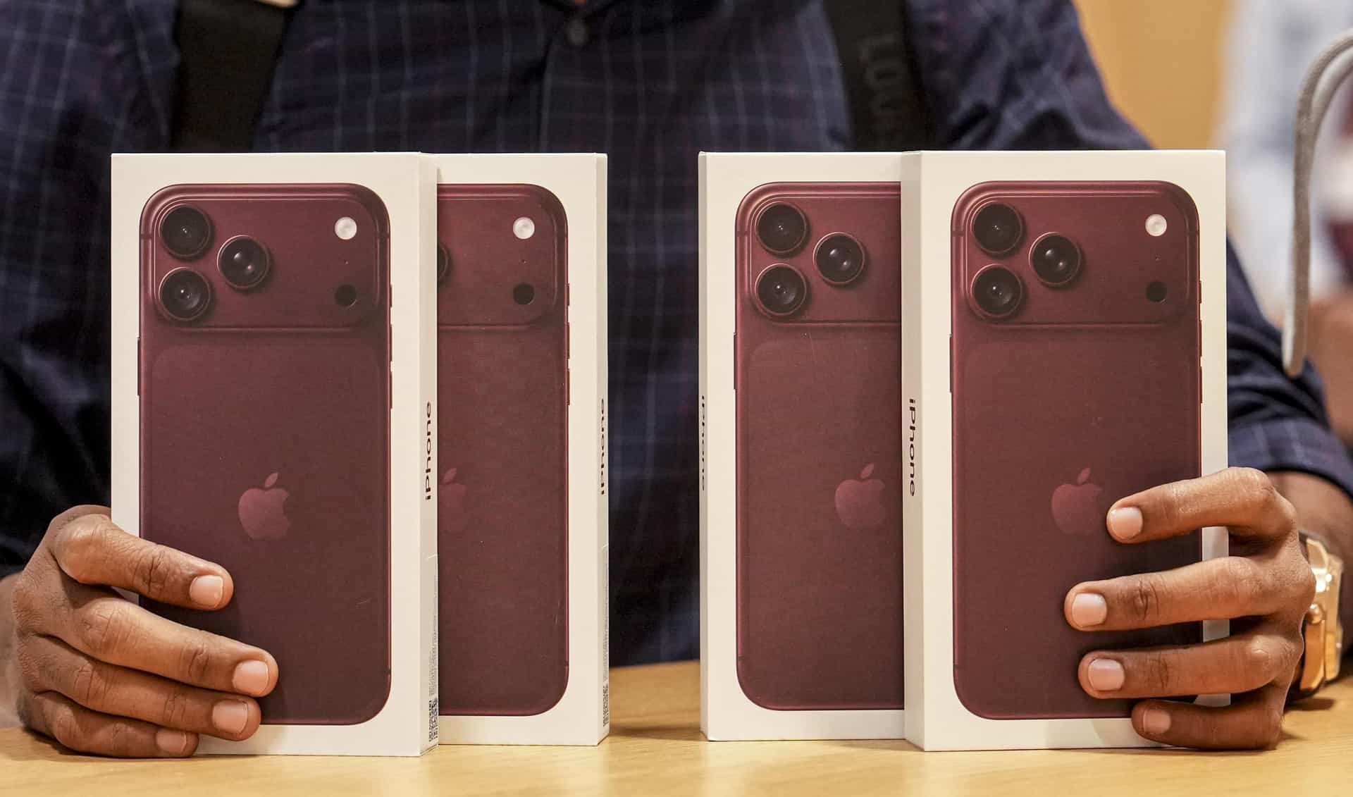 Apple Cuts iPhone 18 Pro Component Orders by 15% Amid Weak Demand