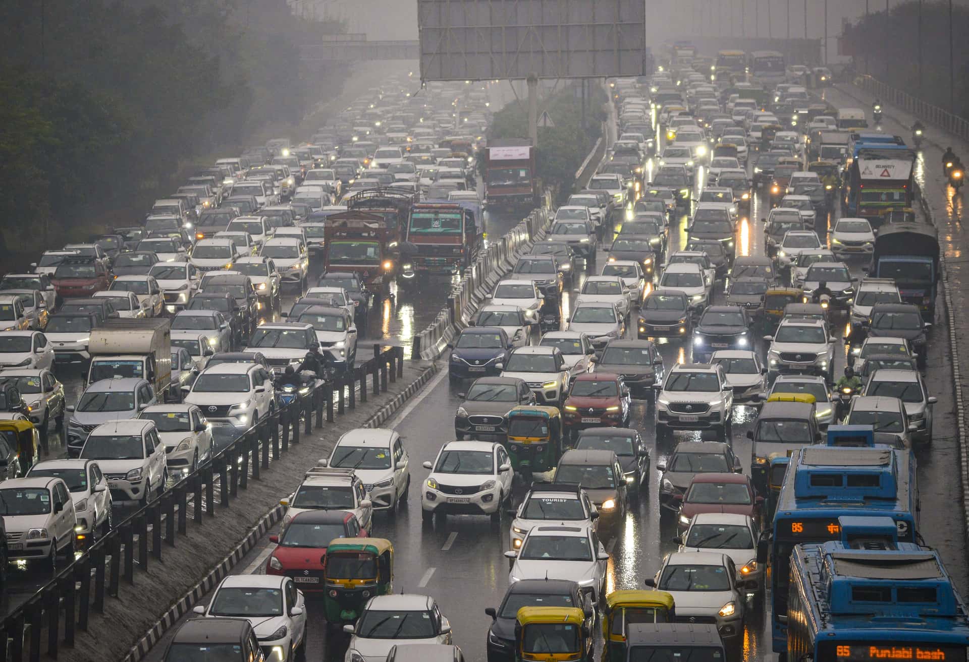 Traffic Curbs Near Kashmere Gate as INDIA Bloc Protests Over SIR Row