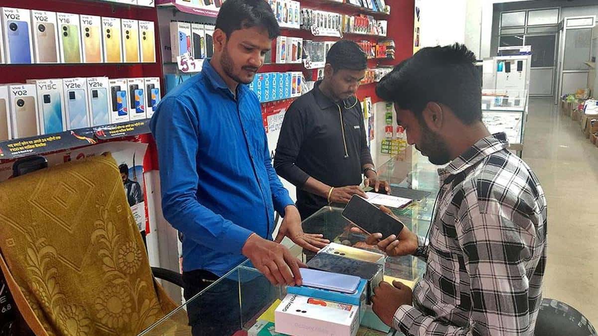 Memory Chip Crunch Threatens ₹10K Smartphone Market in India